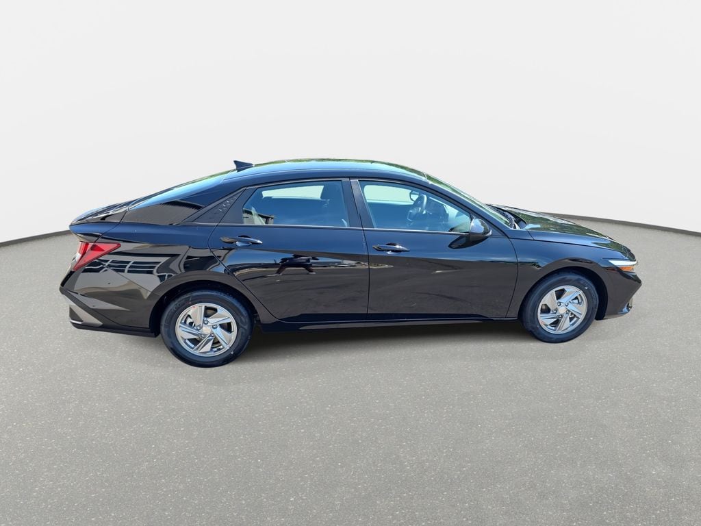 New 2026 Hyundai Elantra SE Sedan