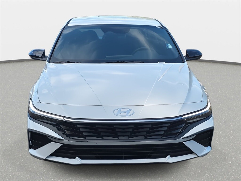 2025 Hyundai Elantra SEL Sport photo 2