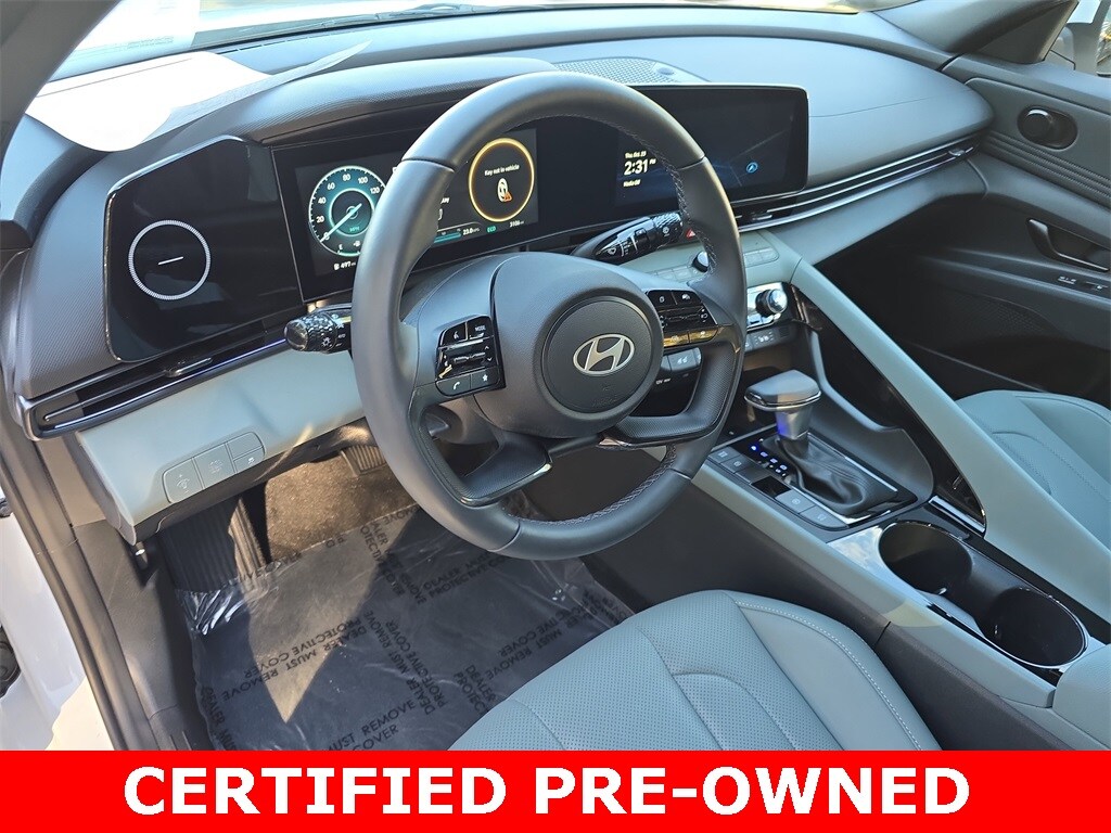 2025 Hyundai Elantra Limited - Photo 16