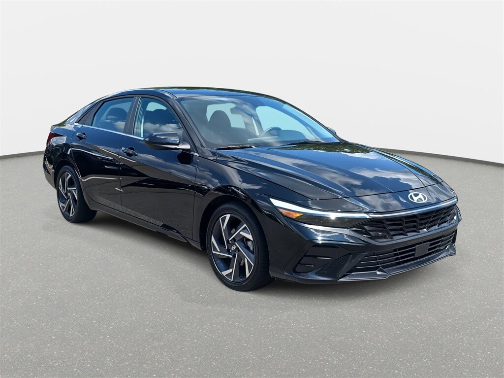2025 Hyundai Elantra SEL Convenience photo 2