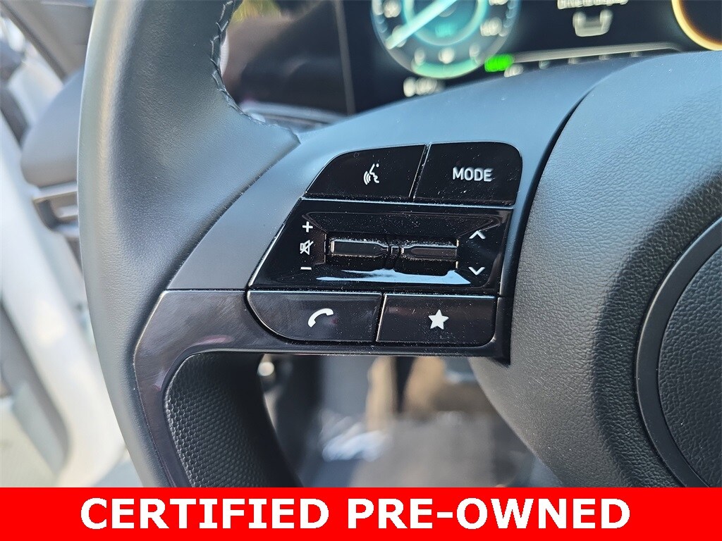 2025 Hyundai Elantra Limited - Photo 17