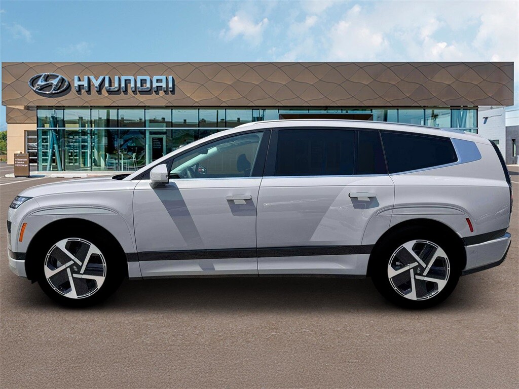 2026 Hyundai Ioniq photo 3
