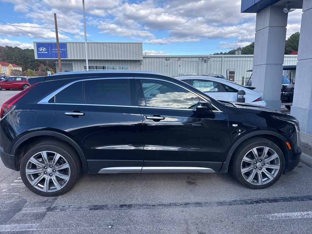 2022 Cadillac XT4 Premium Luxury photo 2