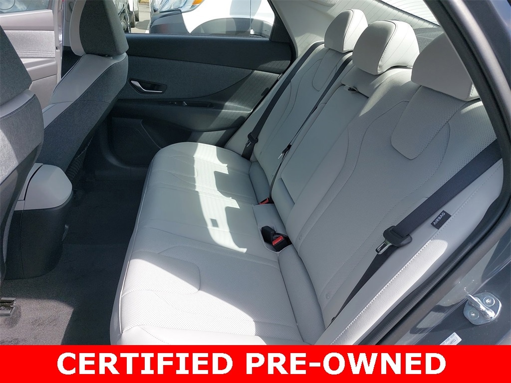 2025 Hyundai Elantra Limited - Photo 14