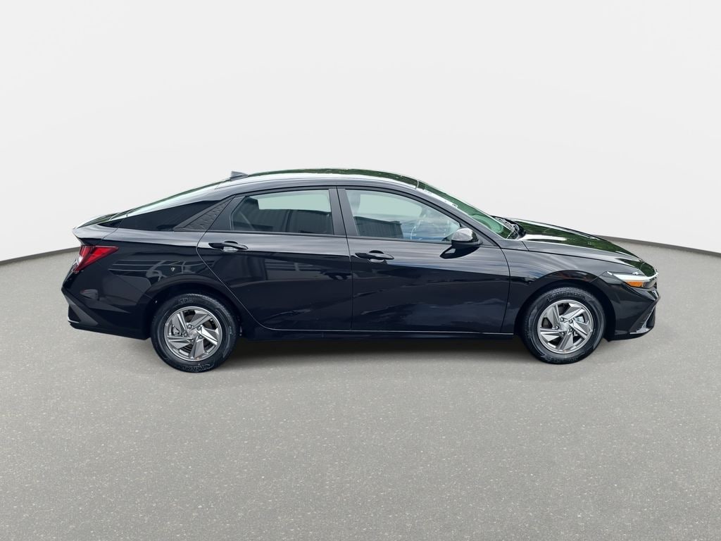 New 2026 Hyundai Elantra SE Sedan