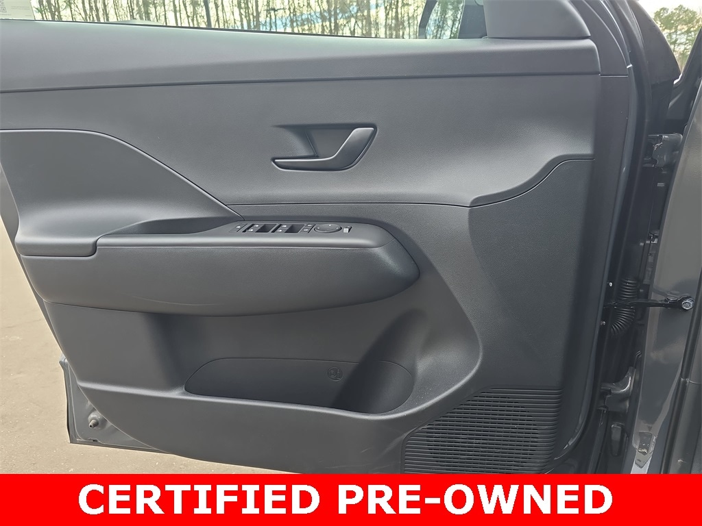 2025 Hyundai Kona SEL - Photo 28
