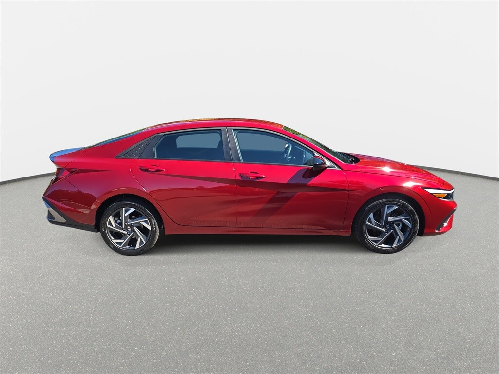 2025 Hyundai Elantra SEL Sport photo 4