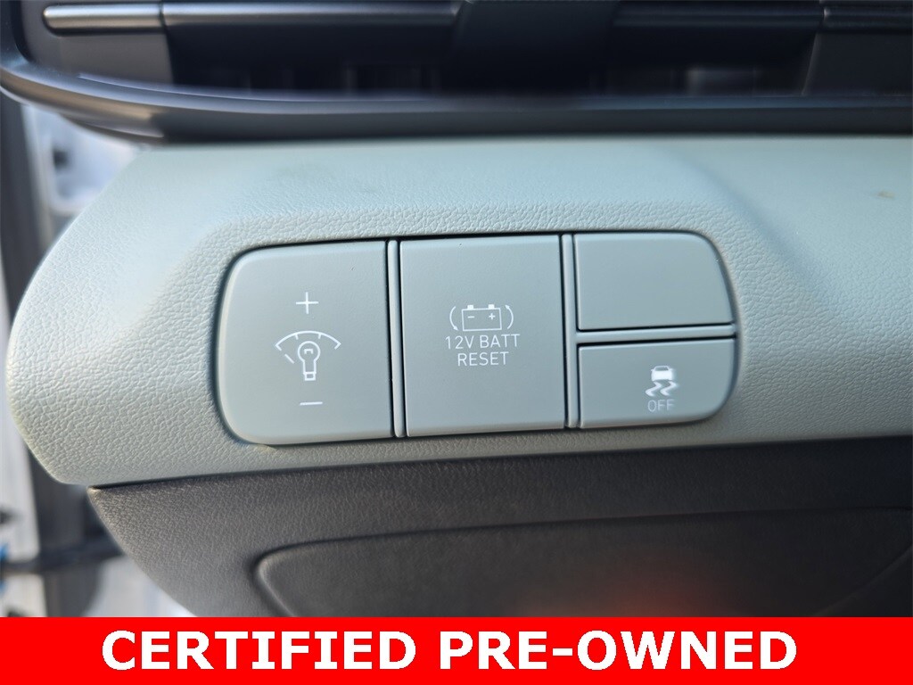 2025 Hyundai Elantra Limited - Photo 26