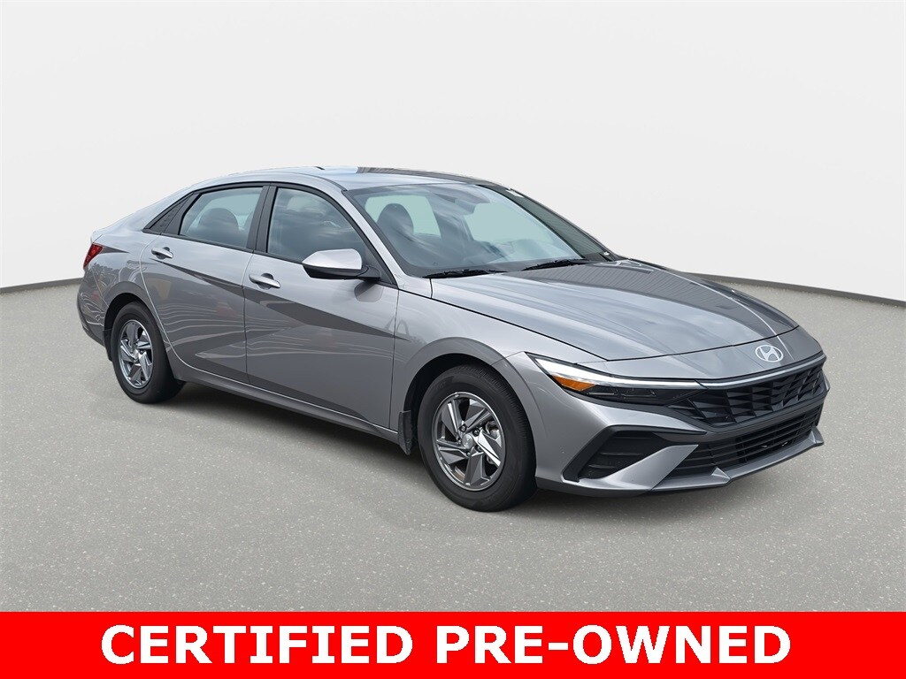 2025 Hyundai Elantra SE photo 3