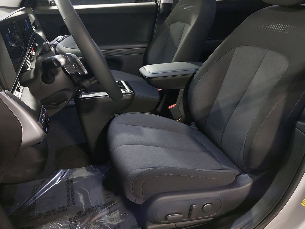 2025 Hyundai IONIQ 5 SE - Photo 15