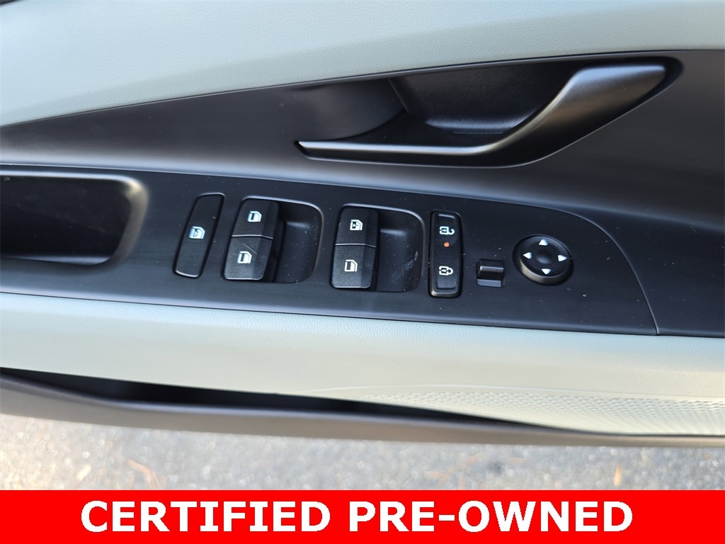 2025 Hyundai Elantra Limited - Photo 28