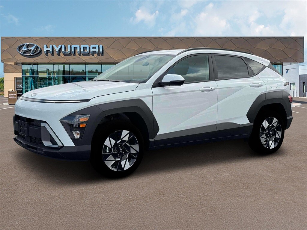 2025 Hyundai Kona SEL photo 2