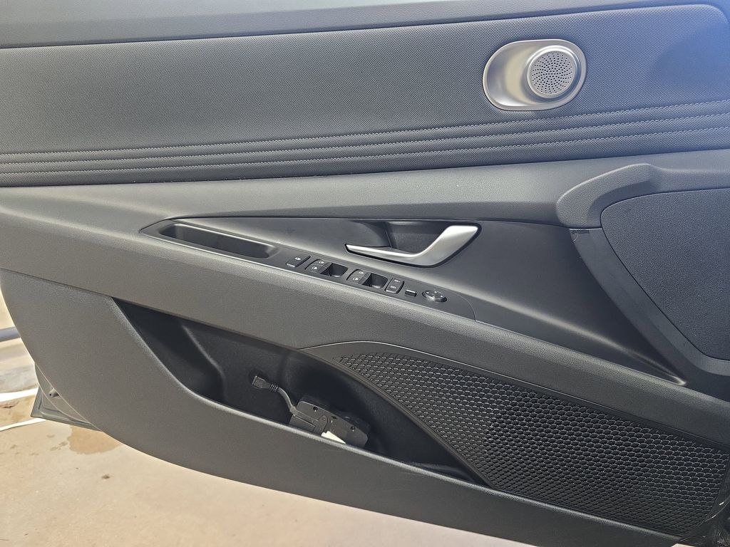 2025 Hyundai Elantra SEL - Photo 27
