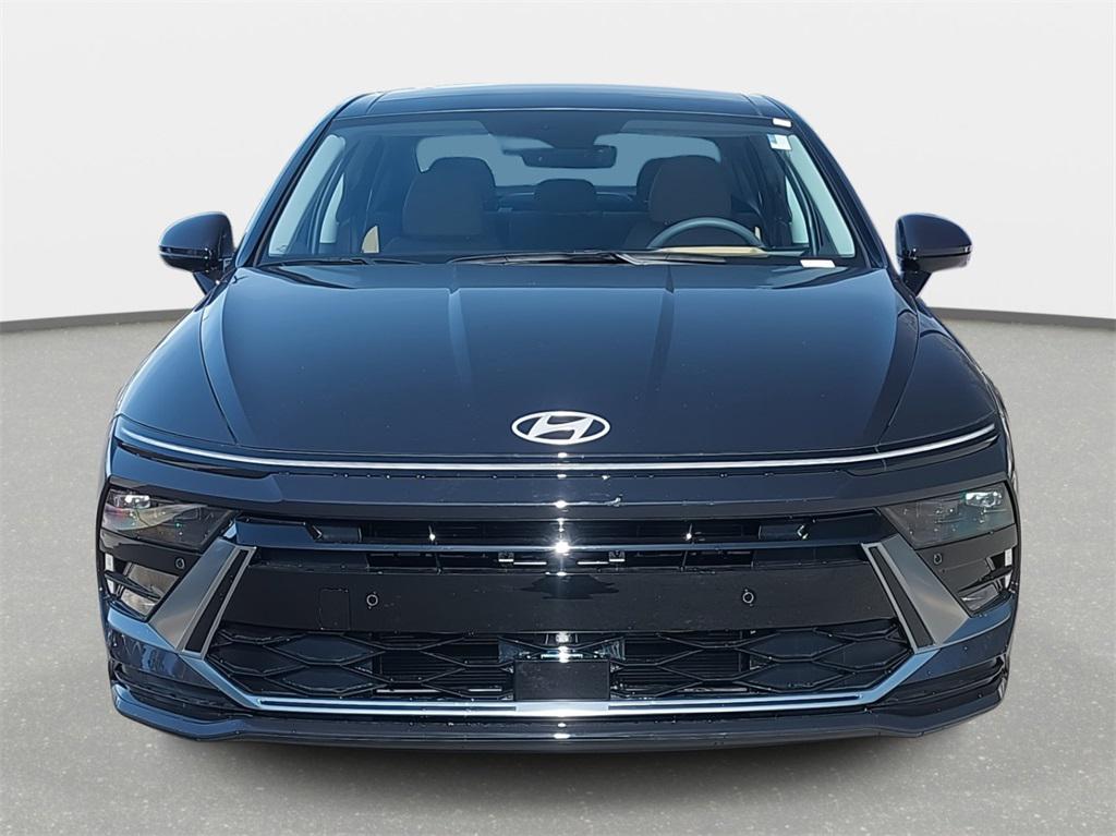 2025 Hyundai Sonata Hybrid Limited photo 2