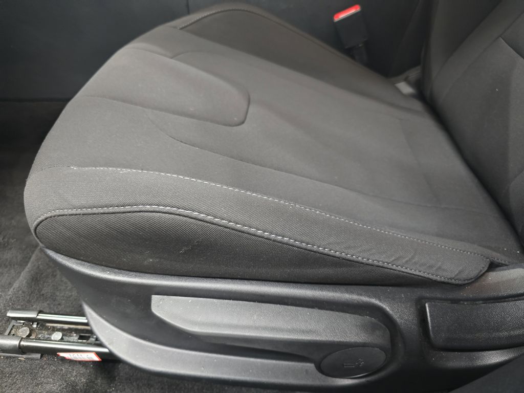 2025 Hyundai Elantra SEL - Photo 29