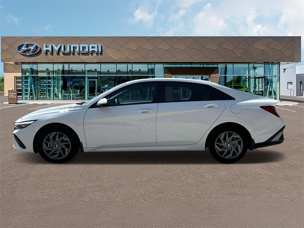 2025 Hyundai Elantra Blue photo 3