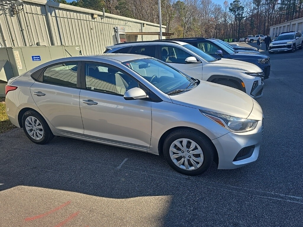 2019 Hyundai Accent SE photo 2