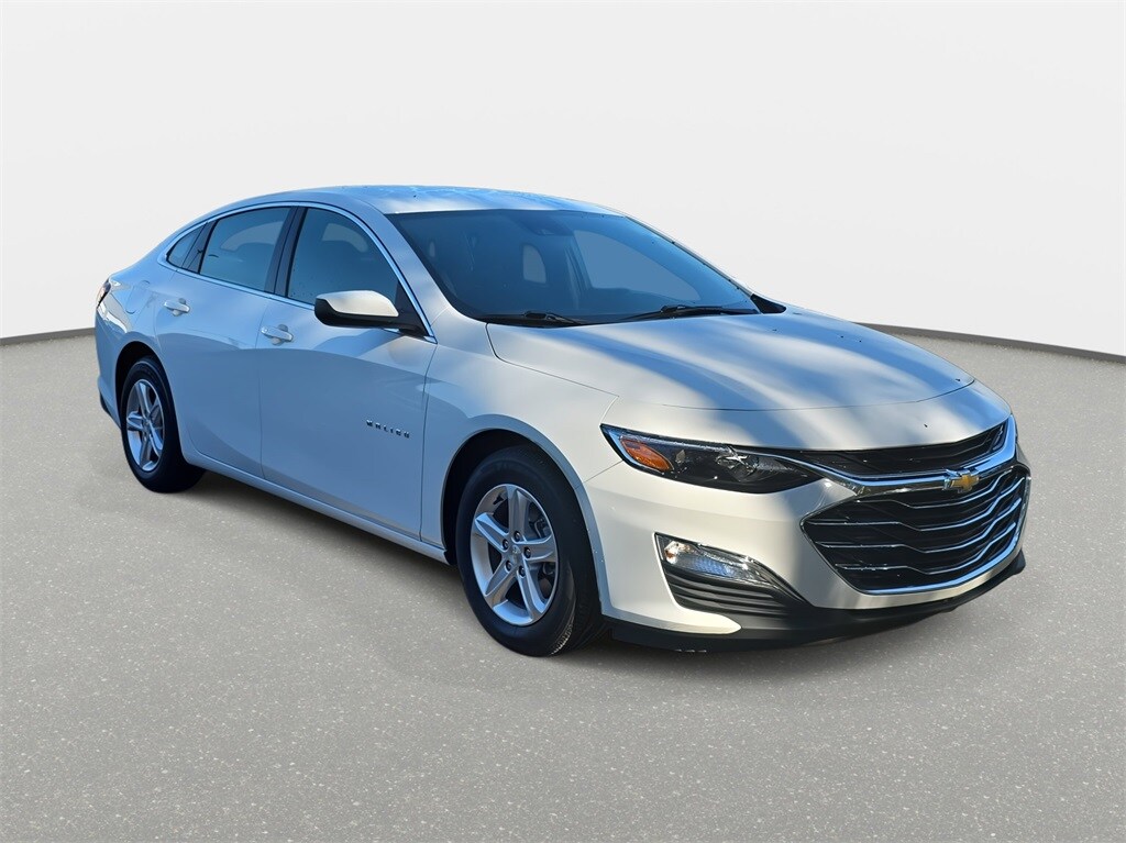 2023 Chevrolet Malibu LS photo 3