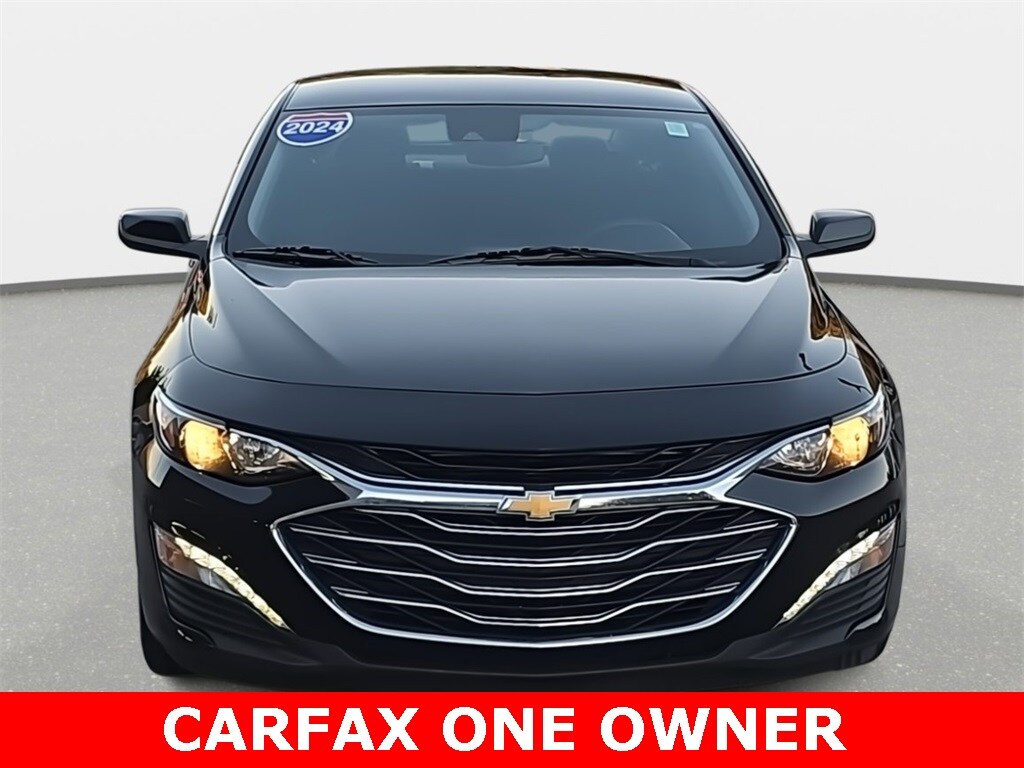 2024 Chevrolet Malibu 1LT photo 2