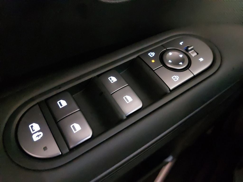 2025 Hyundai IONIQ 5 SE - Photo 28