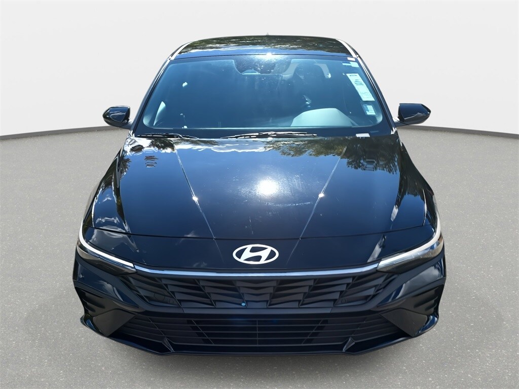 2025 Hyundai Elantra SEL Sport photo 2