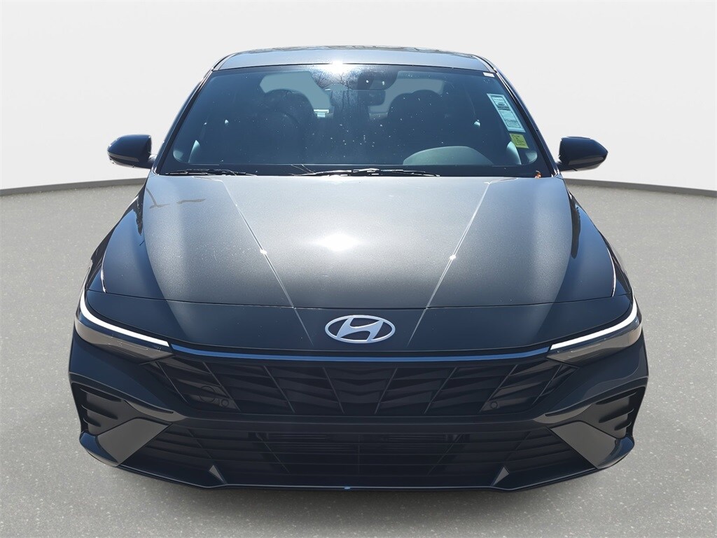 2026 Hyundai Elantra SEL Sport photo 2