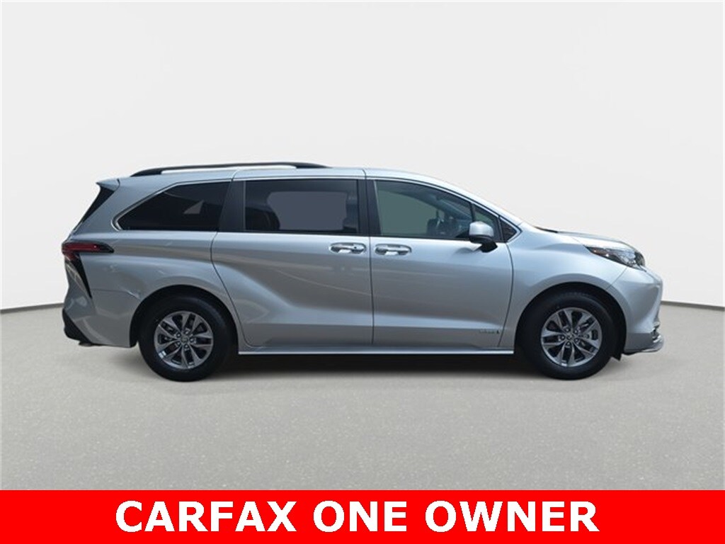 2021 Toyota Sienna XLE photo 4