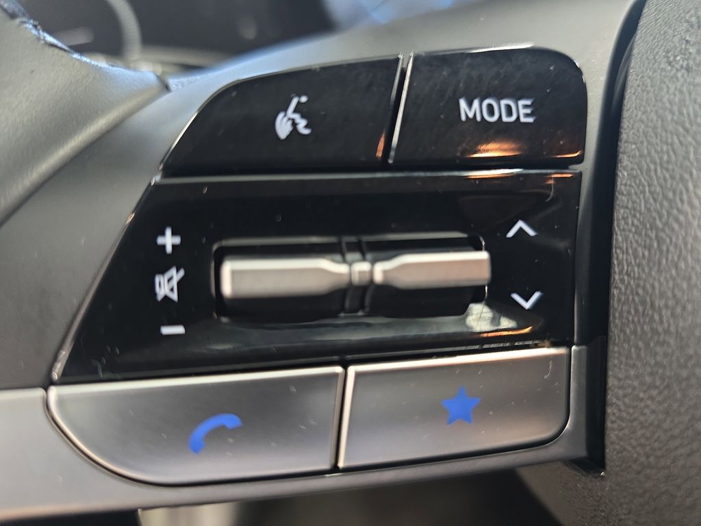 2025 Hyundai Elantra SEL - Photo 17