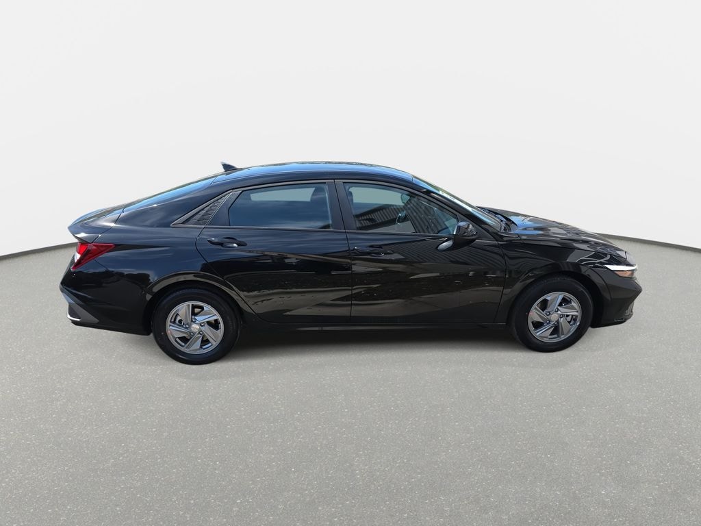 New 2026 Hyundai Elantra SE Sedan
