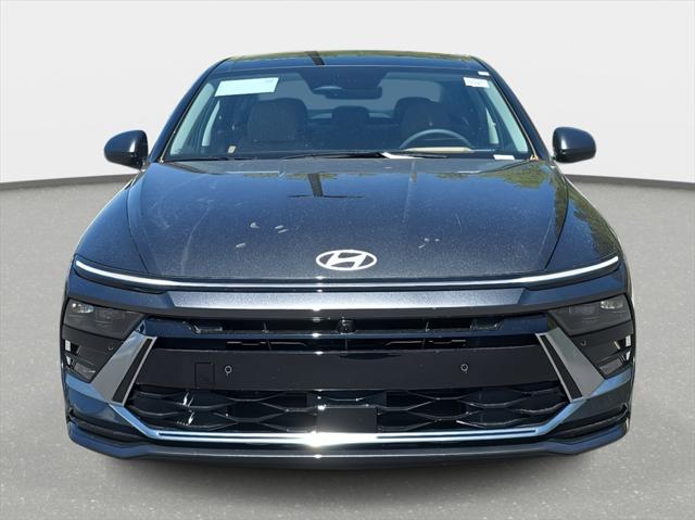 2025 Hyundai Sonata Hybrid Limited photo 2
