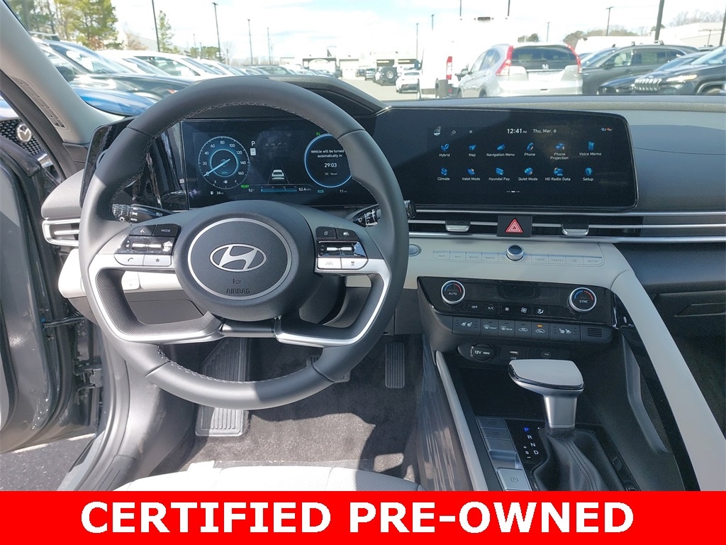 2025 Hyundai Elantra Limited - Photo 16