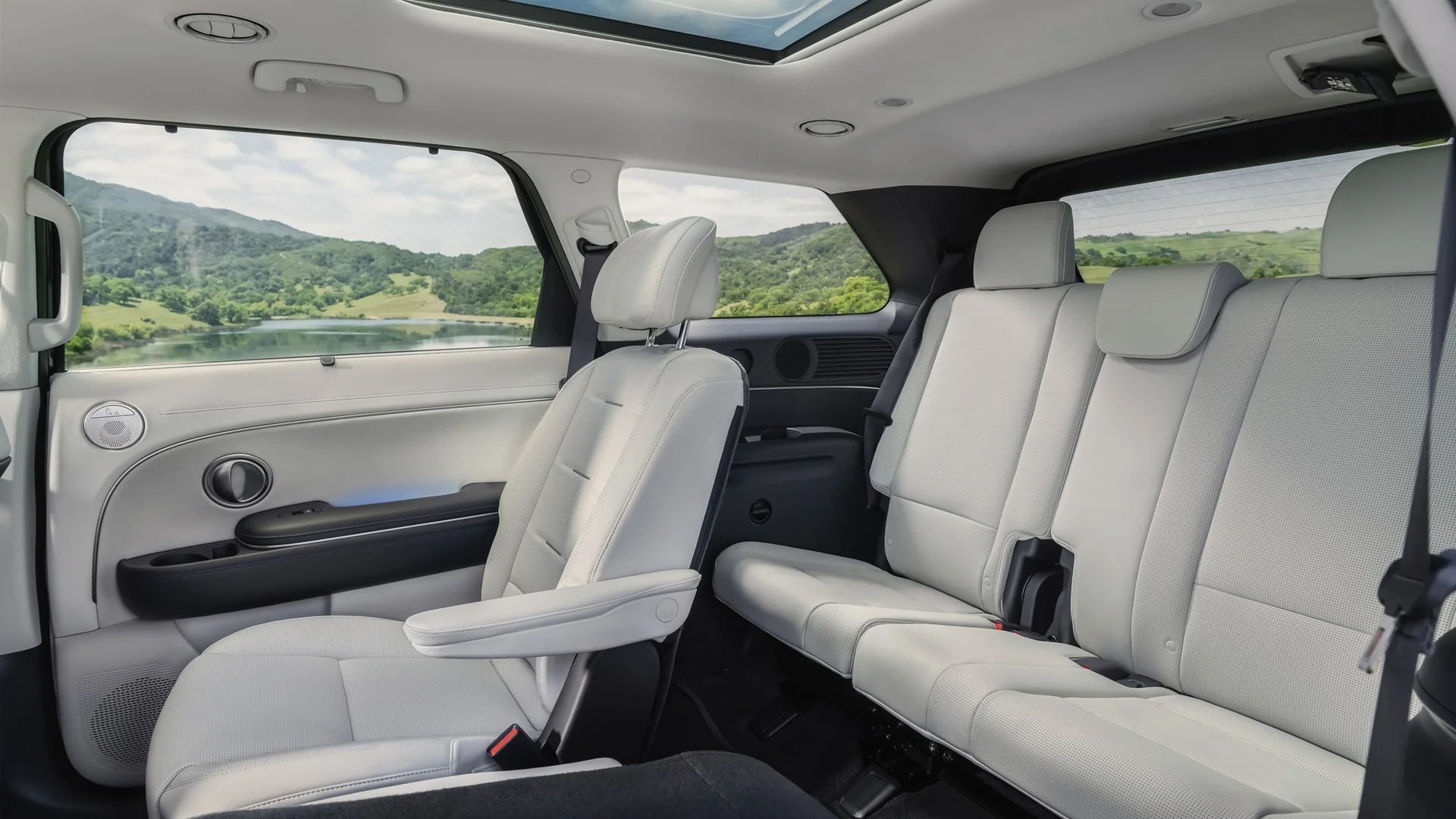 2026 Hyundai Palisade Limited captain's chairs heated ventilated second row