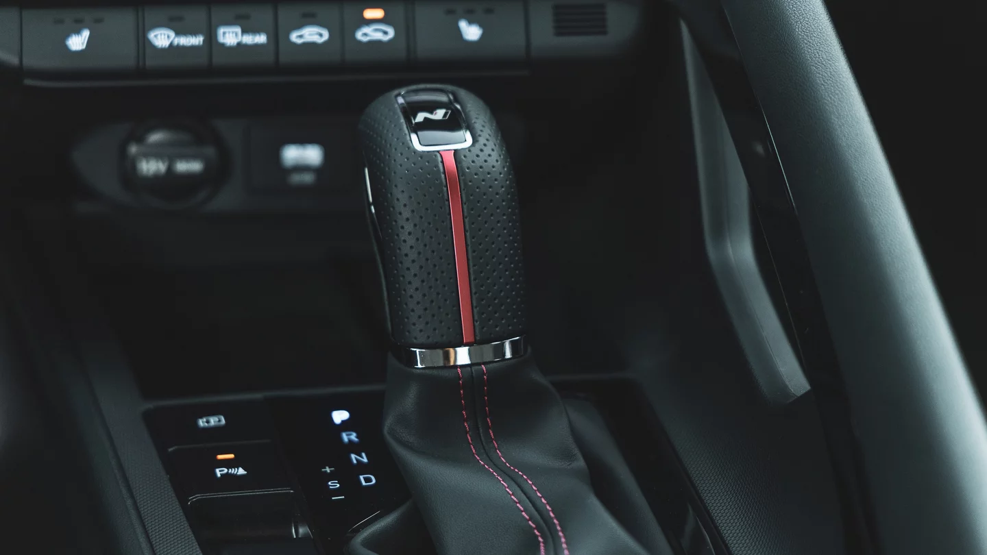 2024-elantra-n-line-0125-gallery_16-9.webp