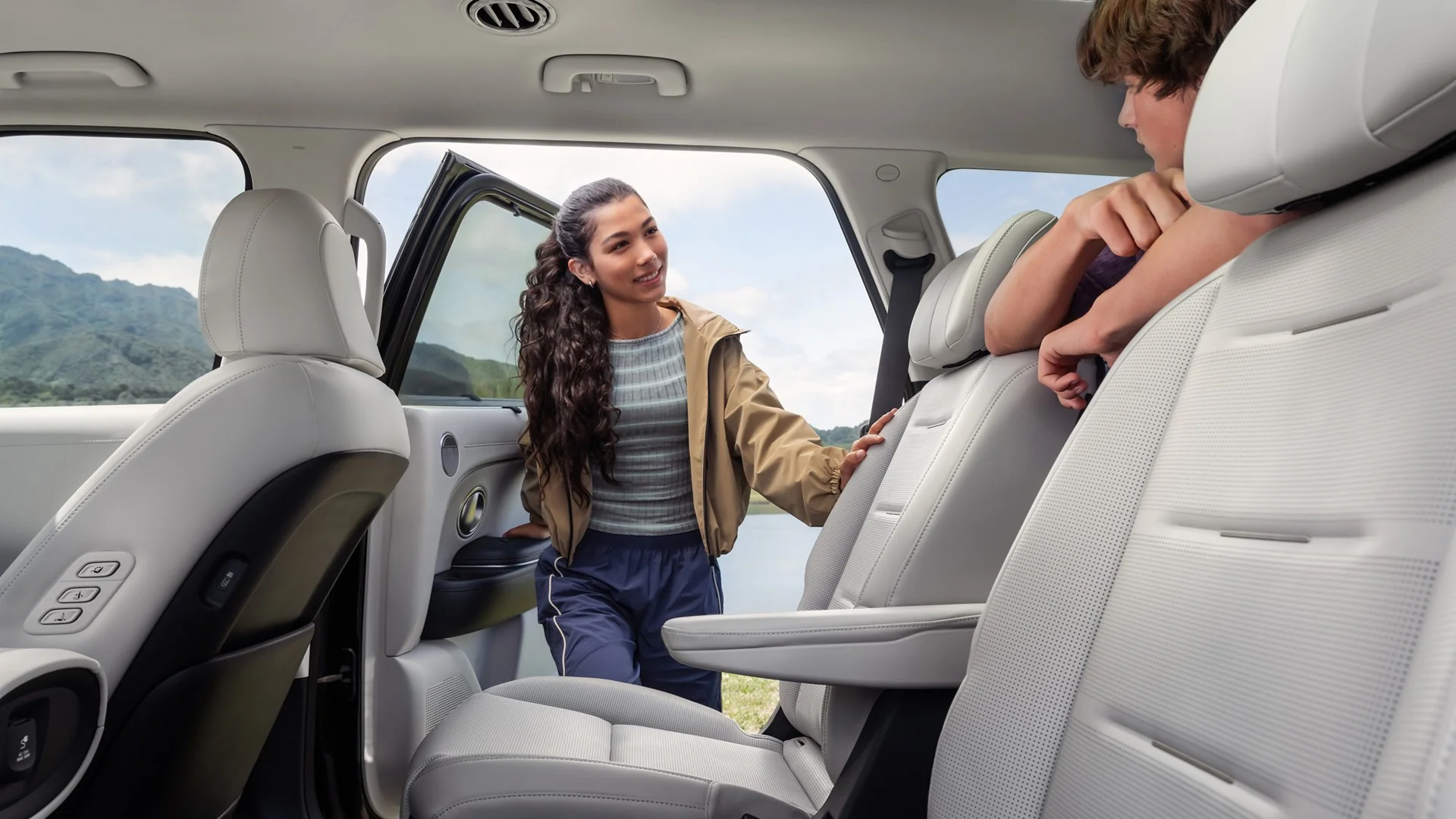 2026 Hyundai Palisade second-row captain's chairs center walkthrough to third row