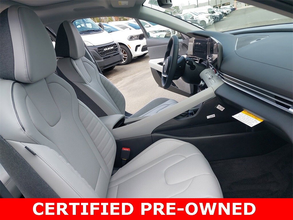 2025 Hyundai Elantra Limited - Photo 10