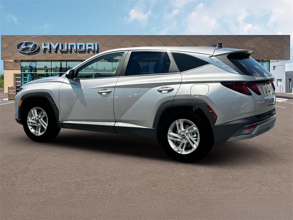 2025 Hyundai Tucson SE photo 3