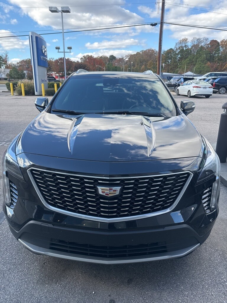 2022 Cadillac XT4 Premium Luxury photo 3