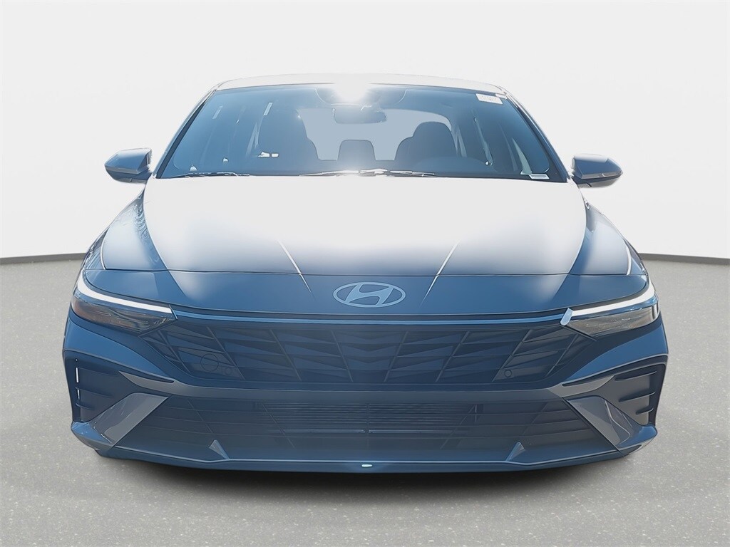 2025 Hyundai Elantra SE photo 2