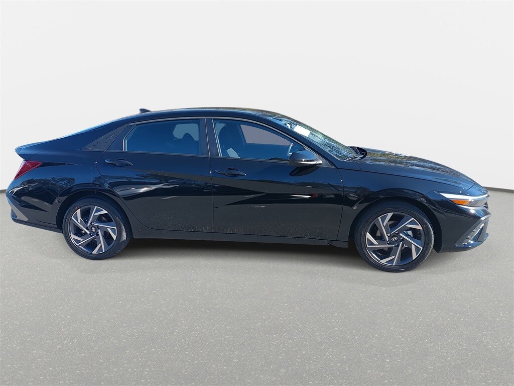 2025 Hyundai Elantra Hybrid SEL Sport photo 3