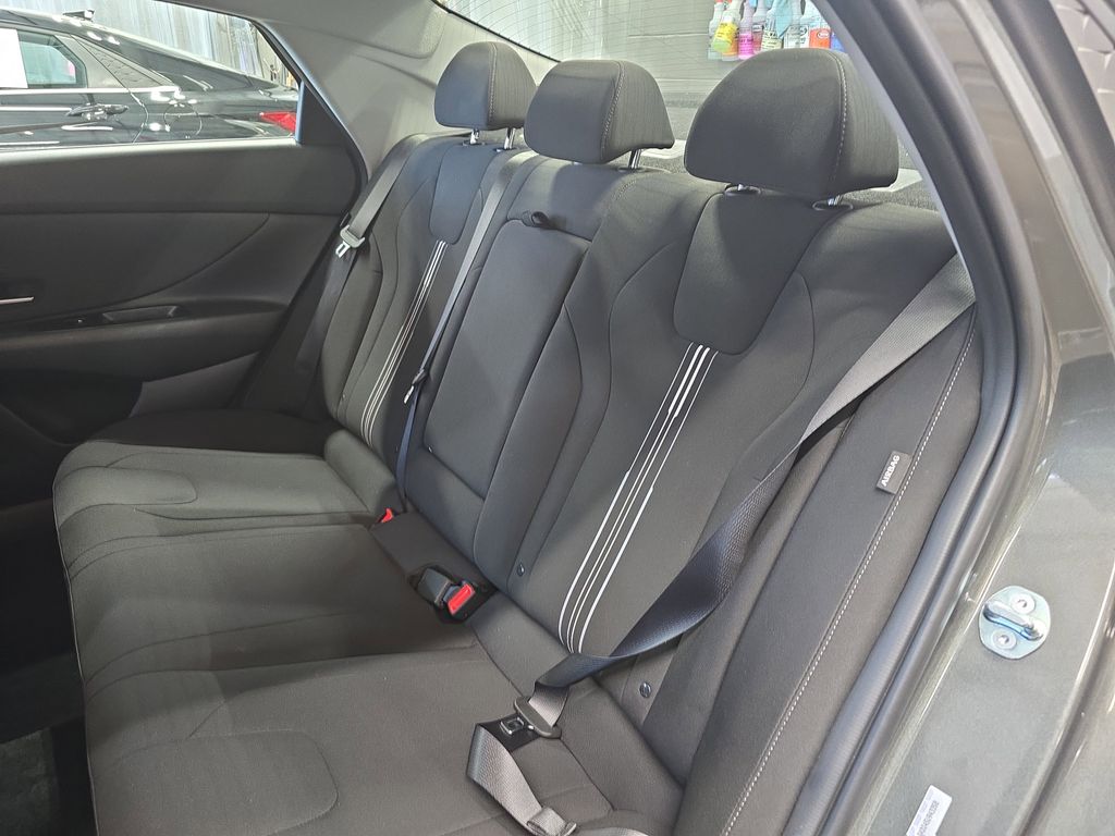 2025 Hyundai Elantra SEL - Photo 14