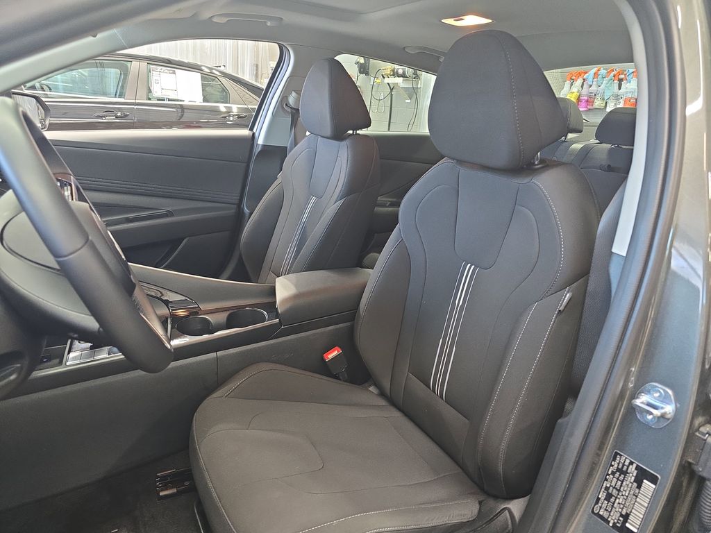 2025 Hyundai Elantra SEL - Photo 15