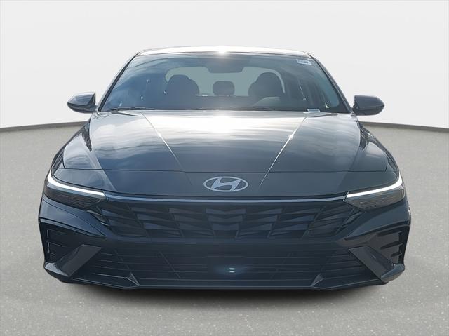 2025 Hyundai Elantra SEL Convenience photo 2