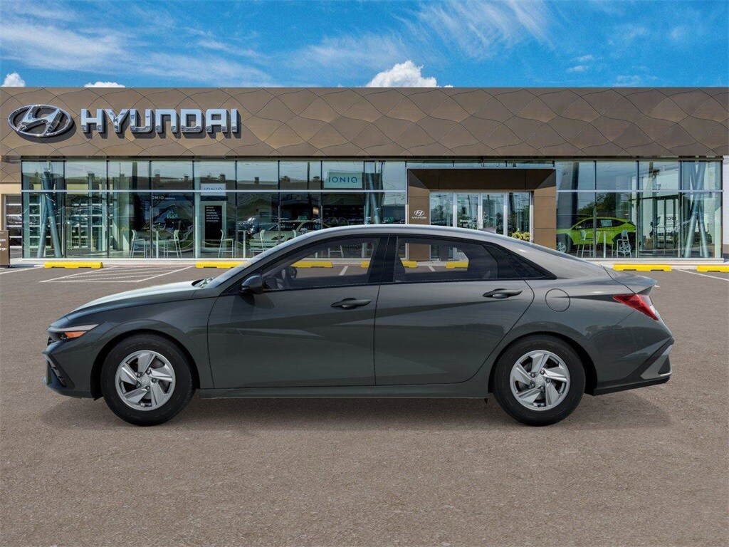New 2026 Hyundai Elantra SE Sedan