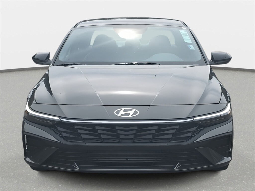 2025 Hyundai Elantra SEL Sport photo 2