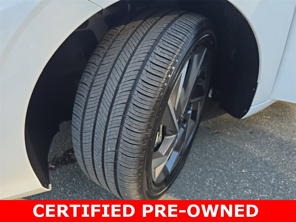 2025 Hyundai Elantra Limited - Photo 33