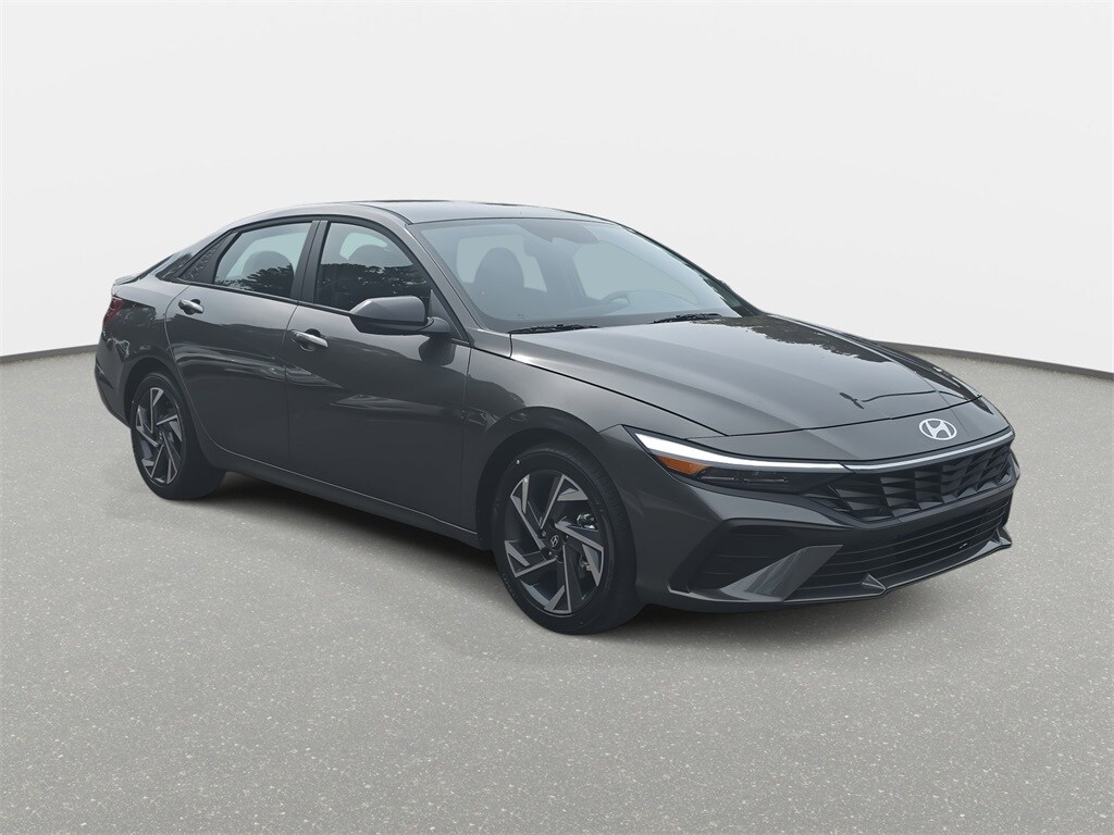2025 Hyundai Elantra SEL Sport photo 3