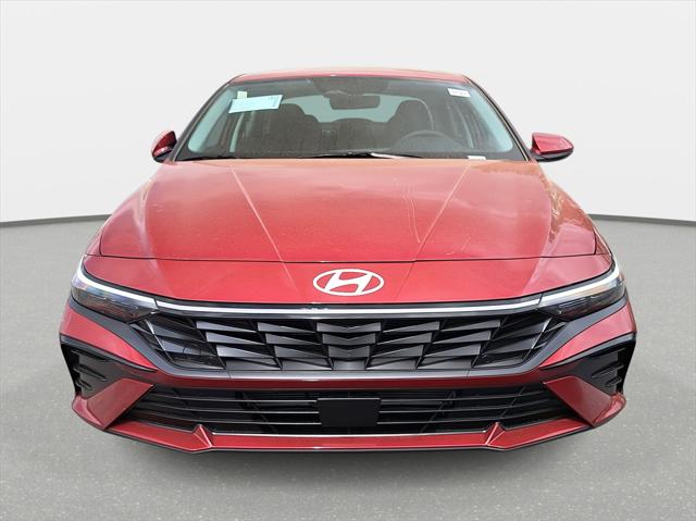 2024 Hyundai Elantra SEL Convenience photo 2