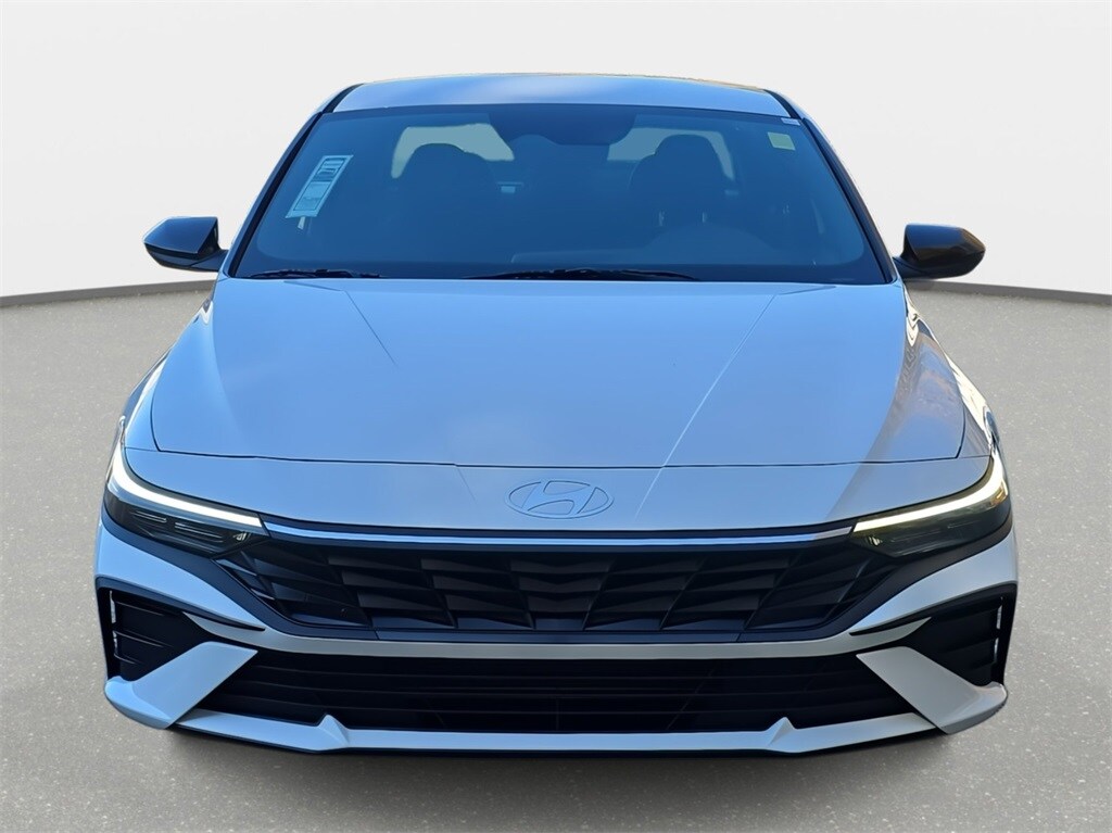 2026 Hyundai Elantra SEL Sport photo 2