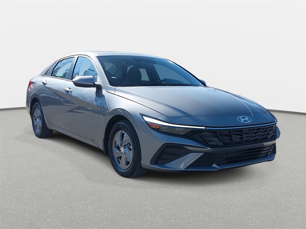 2025 Hyundai Elantra SE photo 3