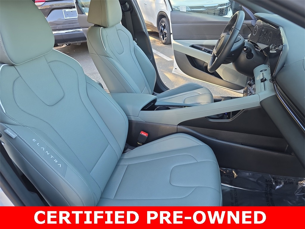 2025 Hyundai Elantra Limited - Photo 10